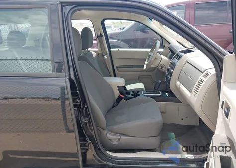 2012 Ford Escape Xls z USA, uszkodzony, nr VIN 1FMCU0C75CKB46750